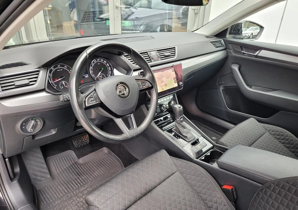 Skoda Superb cena 99900 przebieg: 108611, rok produkcji 2018 z Grodzisk Mazowiecki małe 277